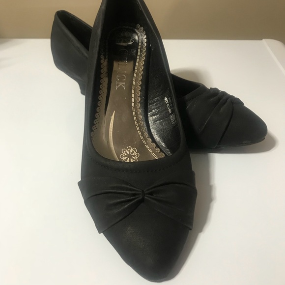kitten heel dressy shoe I believe they are size 10 - Picture 2 of 4